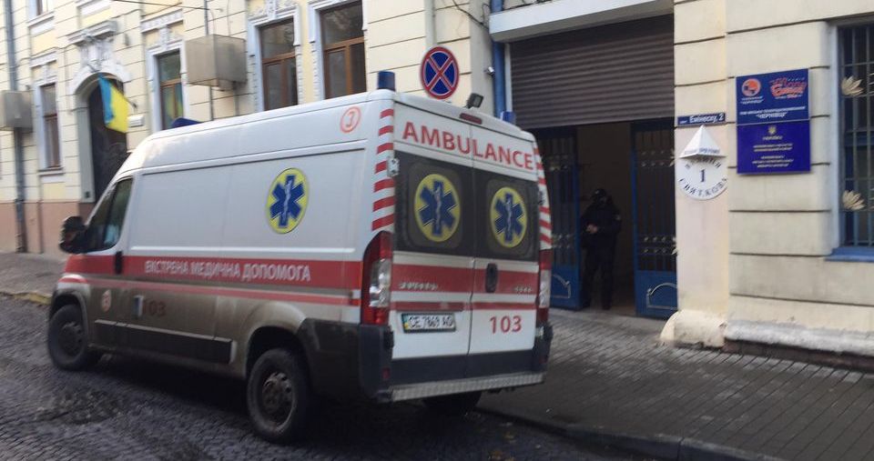 У Чернівцях голові міської ТВК стало зле під час засідання комісії: викликали швидку