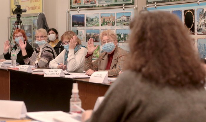 У Чернівцях член міської виборчої комісії захворів на COVID-19