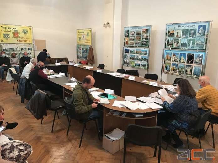 COVID-19 підтвердили вже у трьох членів міської ТВК