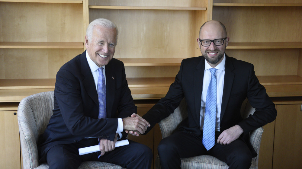 Арсеній Яценюк привітав Джозефа Байдена з обранням Президентом США