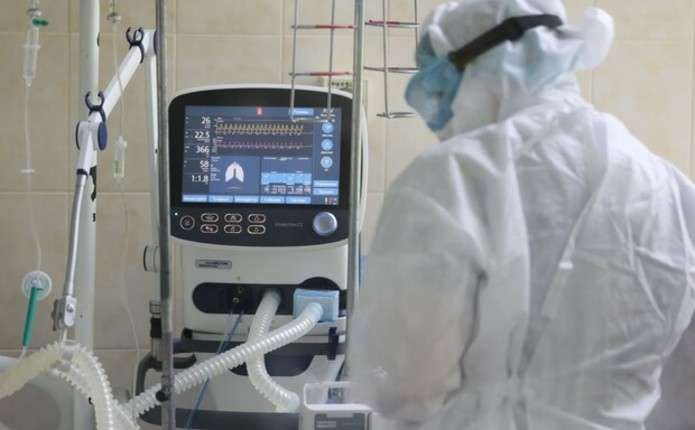 'Схаменіться вже! Вільних місць в реанімації немає навіть для 'блатних': лікар-анестезіолог обллікарні Андрій Аносов емоційно звернувся до буковинців