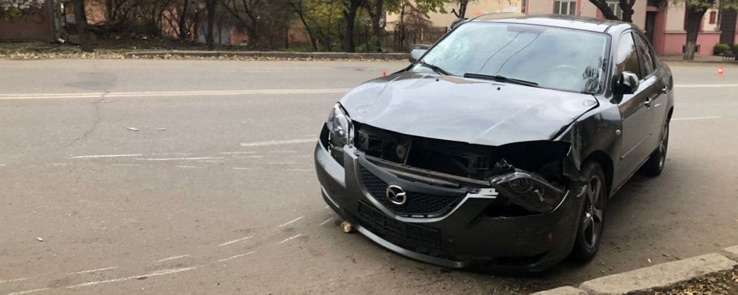 У центрі Чернівців збили пішохідку: не встигла перебігти дорогу поза переходом (ВІДЕО)