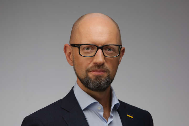 Арсеній Яценюк привітав Майю Санду з перемогою на виборах президента Молдови