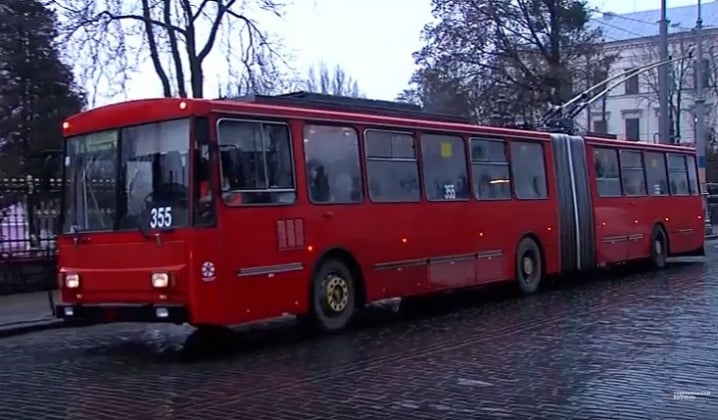 Відомий чернівецький правозахисник поскаржився на кондукторку і водія, які виганяли його з тролебуса