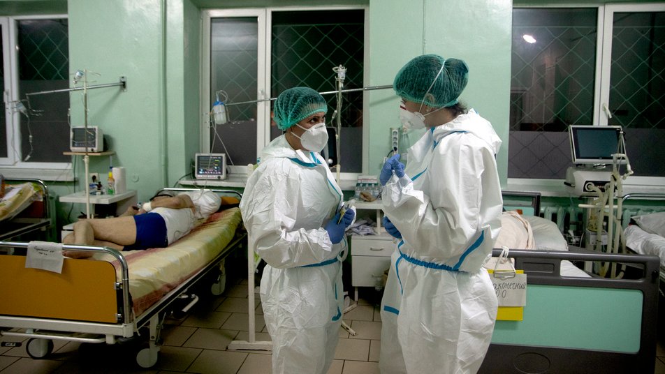 'Вільні ліжка з'являються, коли хтось помирає', - чернівецький лікар-анестезіолог Андрій Аносов