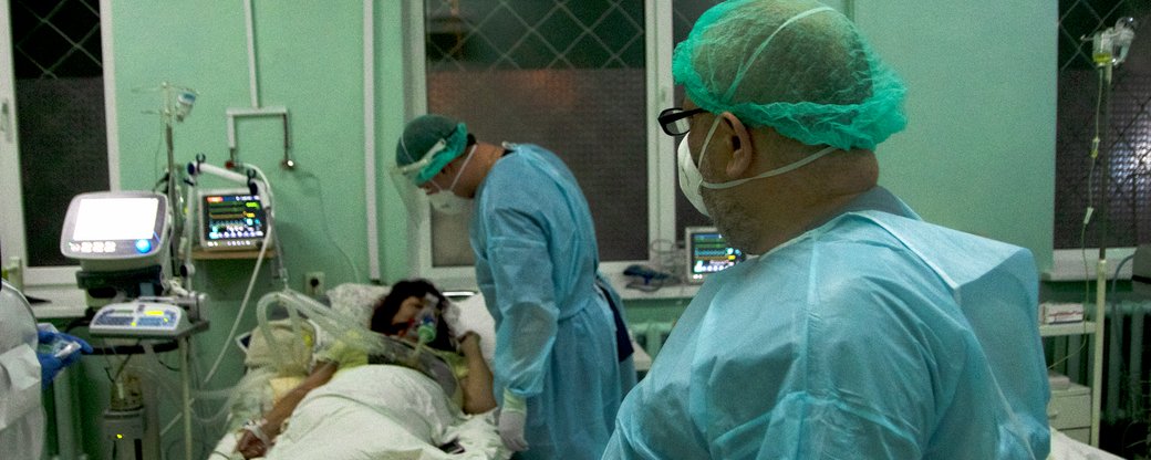 «Ось на тижні померла 27-річна дівчина», - розповів про ситуацію в «ковідній» лікарні лікар-анестезіолог Андрій Аносов