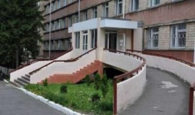 Через порив труби пацієнтів госпіталю ветеранів у Чернівцях змушені відправити по домівках