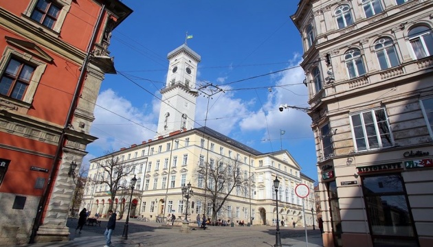 У піку Садовому: у Львові міські депутати від «ЄС», «Варти» та «Свободи» зібралися на першу сесію без мера, «Самопомочі» та «Голосу» 