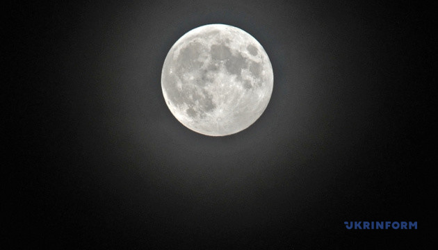 Китай відправив на Місяць ракету за ґрунтом. У NASA вже хочуть і собі грудку