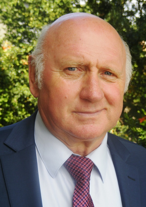 Народився високо, а живе в Глибокій: знаному журналісту і редактору Василю Гейнішу сьогодні – 70!