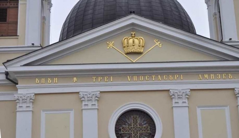 'Румунською мовою кириличними літерами': на фронтоні Святодухівського кафедрального собору відновили історичний напис