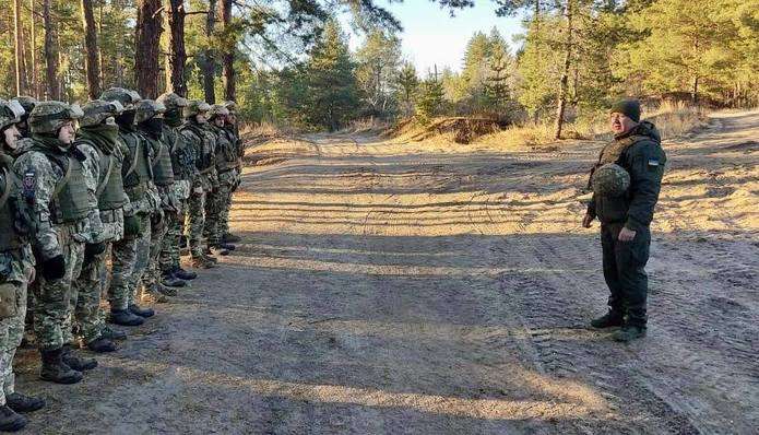 Голова Чернівецької ОДА Сергій Осачук на передовій привітав воїнів-буковинців, які захищають Україну (ФОТО) 
