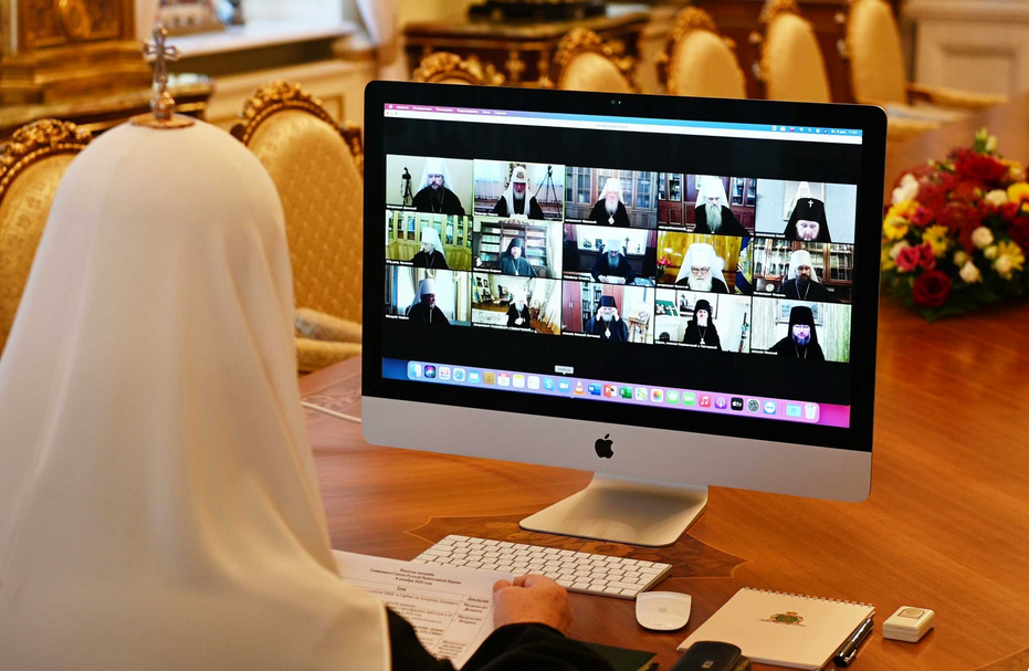 Онуфрій та архієреї російської церкви на чолі з патріархом Кірілом заспівали «Вічну пам'ять» духовенству, яке померло від коронавірусу 