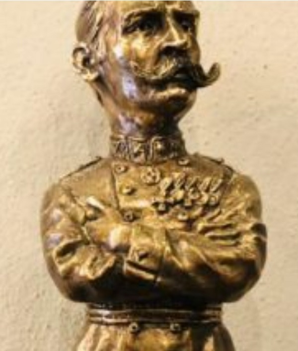  Чернівцях встановили статуетку Едуарда фон Фішера