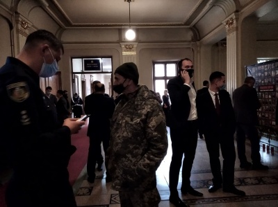 'Де ви бачили, щоби депутатів викликали голосувати за списком?' Обранці звинувачують одне одного у махінаціях під час обрання голови Чернівецької обласної ради