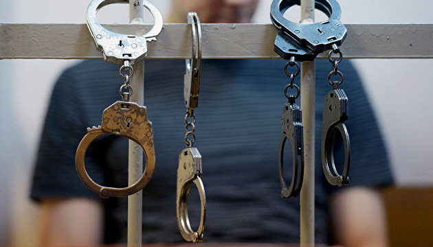 У Петербурзі затримали дітей, які кидали сніжки у Вічний вогонь, а у Білорусі Діда Мороза після дитячого свята