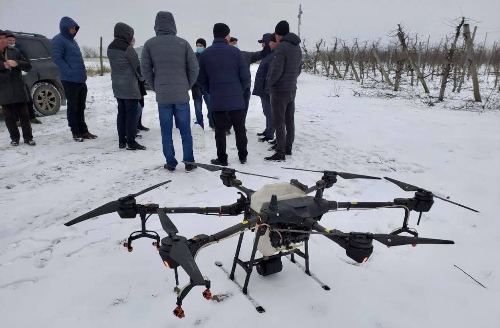 Переваги обробки полів дронами продемонстрували аграріям та садівникам Рукшинської та Клішковецької громад 