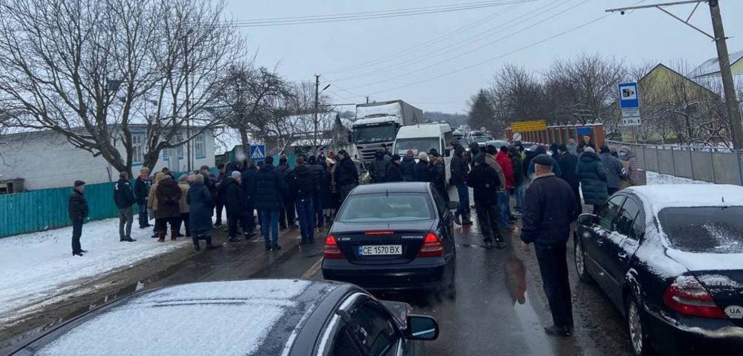 У Оршівцях на межі Чернівецької та Івано-Франківської областей знову безперервно ходять по пішохідному переходу