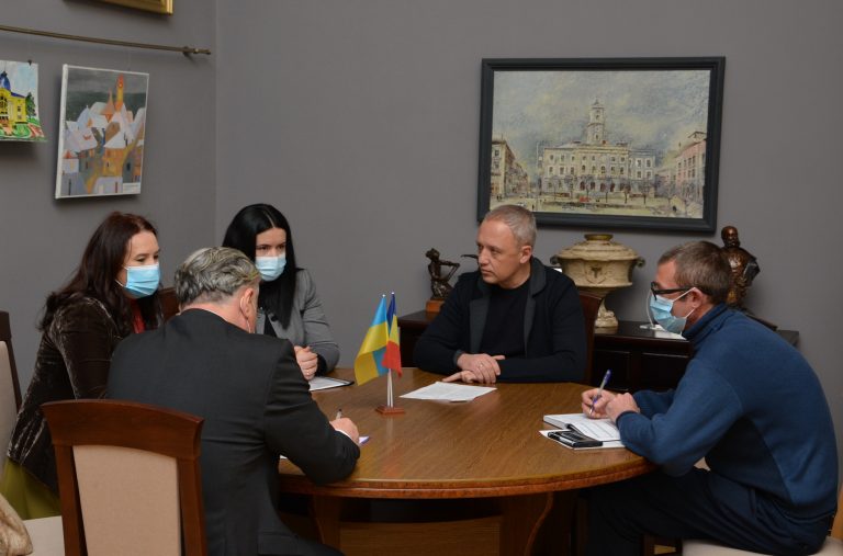 На зустрічі з румунським генконсулом Клічуку довелося червоніти за невідреставрований будинок Арона Пумнула 