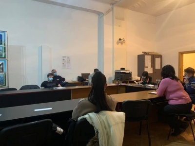 Шестеро з дев’яти присутніх 'за', троє утримались: десять обраних кандидатів 'Команди Михайлішина' і 'Рідного міста' знову не стали депутатами