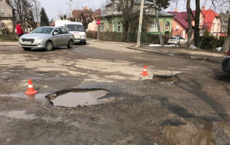 Клічук і Фрунзе проситимуть у Осачука і Бойка 33 мільйони на ремонт чернівецьких доріг