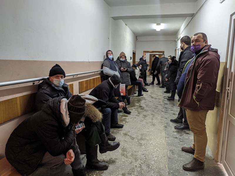 Чернівчани масово травмуються на обледенілих тротуарах