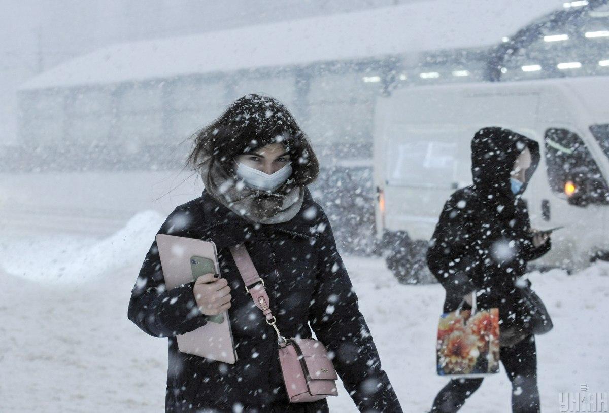 Прикарпаття з понеділка оголошується 'червоною зоною': ситуація з COVID-19 'майже критична' 