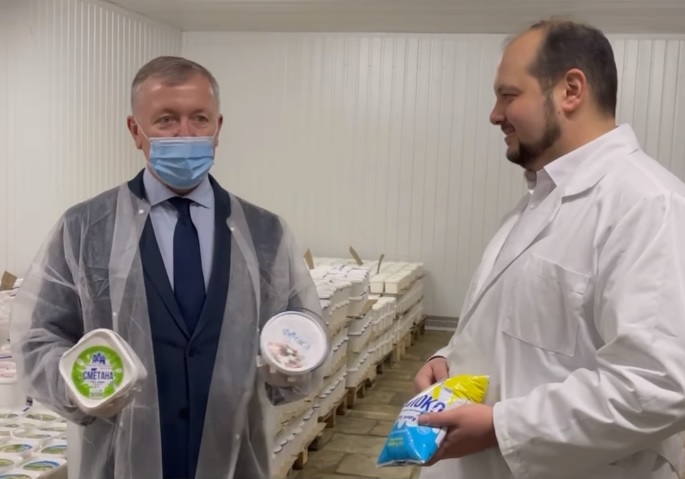 Мільман показав Осачуку продукцію з буковинського молока, вироблену на ізраїльському обладнанні