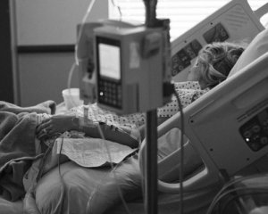 З початку пандемії в Україні від коронавірусу померли 50 тисяч осіб 