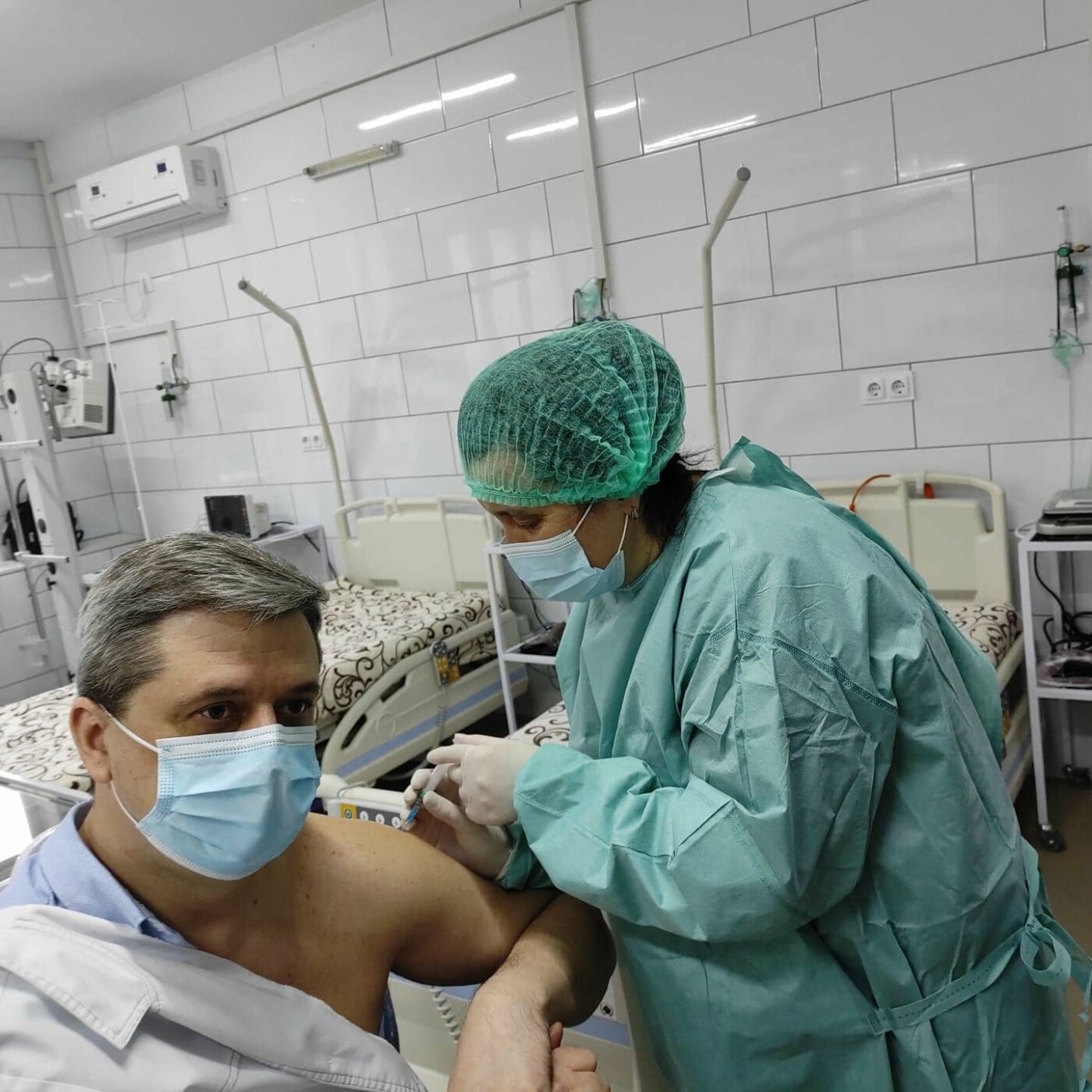 Андрійчук, Тащук, Хорошенюк: на Буковині від COVID-19 щеплювали головних лікарів (ФОТО)