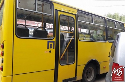 Чернівчан труїтимуть вихлопними газами від автобусів замість возити екологічно чистими тролейбусами? 