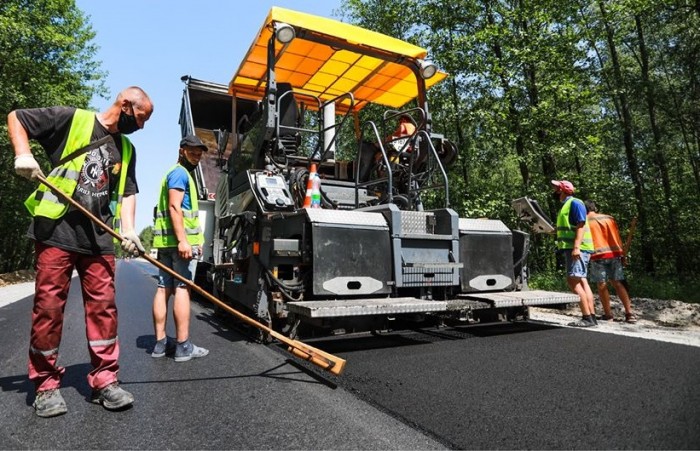 Картельна змова між найбільшими компаніями, які 'розпилили' бюджет на дороги: ремонт кілометра на Буковині обійшовся у двадцять шість мільйонів