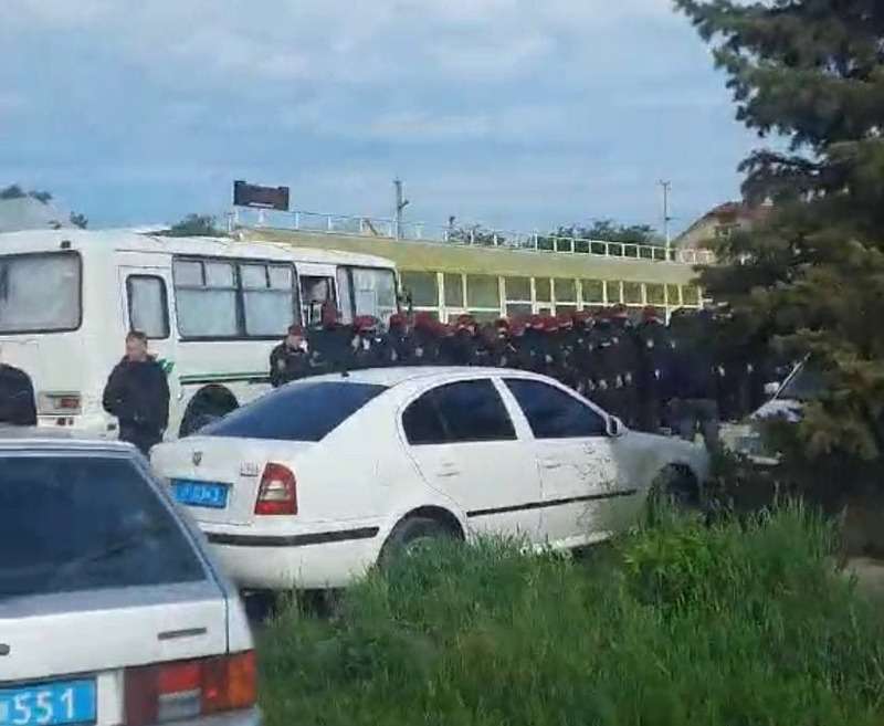 'Нагнали десятки озброєних поліцейських пакувати людей': на Буковині анонсували 'бунт' на міжнародній трасі проти підвищення тарифів на газ 