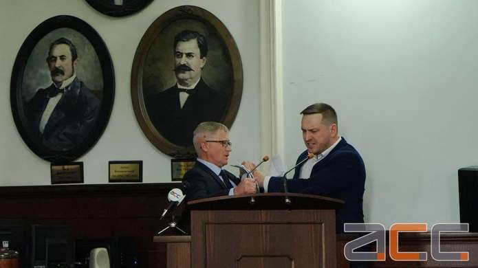 Бешлей і Кушнірик посперечалися через мікрофон на сесії міськради (ВІДЕО)