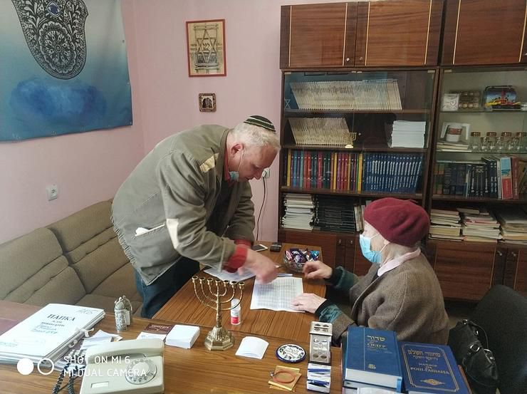 Постраждалі в концтаборах та гетто чернівецькі євреї отримали фінансову допомогу від доброчинців Німеччини