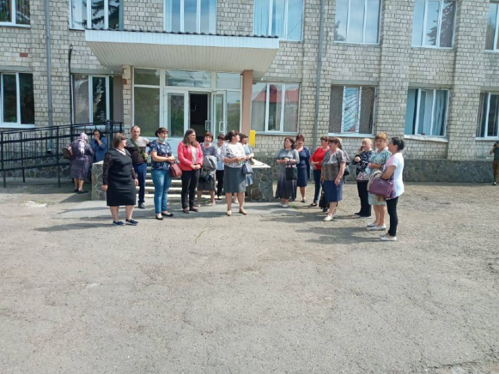 На Хотинщині педагогів змушують писати заяви про відмову від низки надбавок