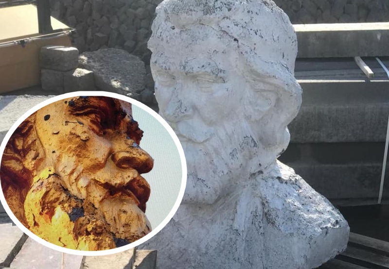 Воробкевича прибрали з історичного центру Чернівців, бо він 'становив загрозу для людей, що відпочивають у сквері', - відповідь влади  