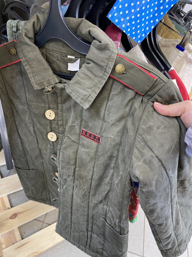 Для нового покоління упирів: мережі шокував продаж в Росії дитячих курток НКВД, фото