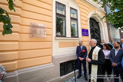 У Чернівцях на приміщенні колишнього Консульства Польщі відкрили пам’ятну дошку – фото