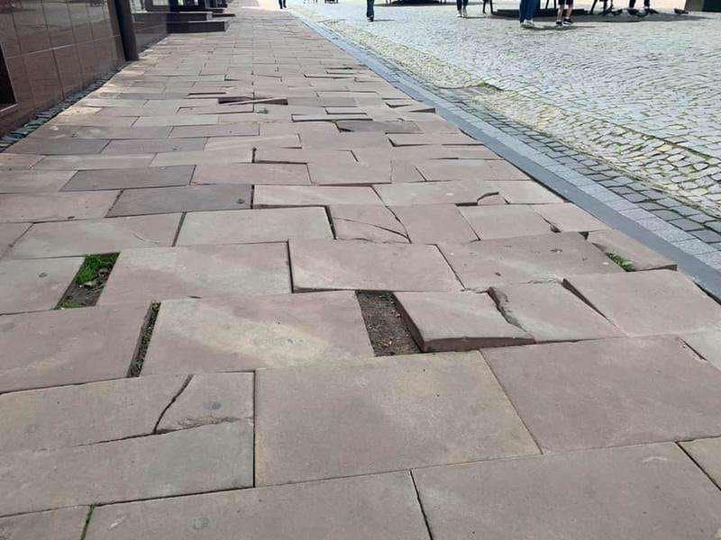 У Чернівцях вночі вкрали плитку, яку режисер Скобун заготував для ремонту вулиці Ольги Кобилянської 