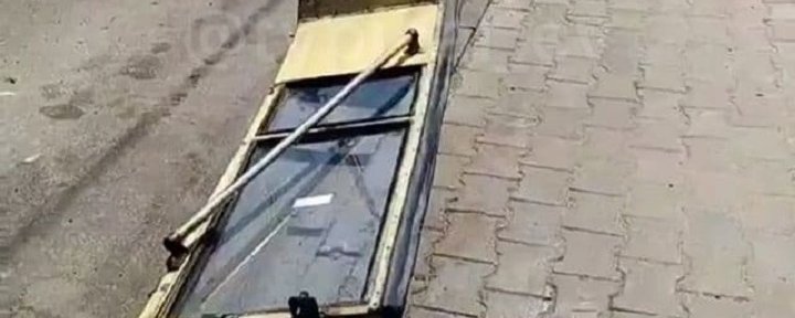  У Чернівцях під час руху від тролейбуса відвалилися двері