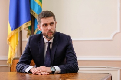 Голові Чернівецької обласної ради Бойкові набридло кататися на старих службових авто?  