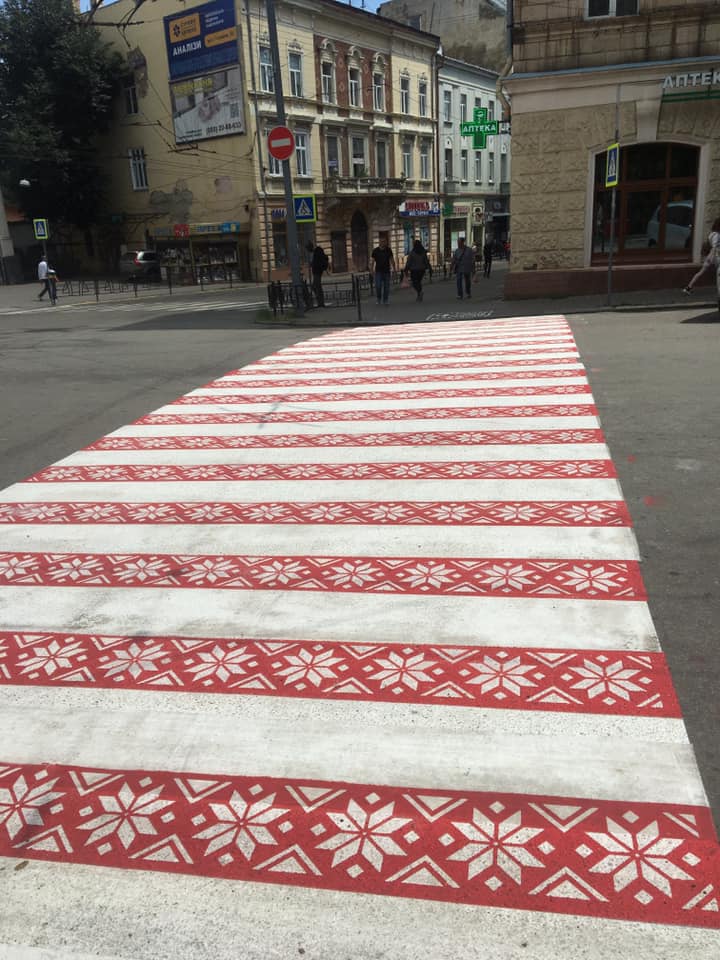 «Це небезпечно»: радниця начальника поліції розкритикувала нову розмітку в центрі Чернівців