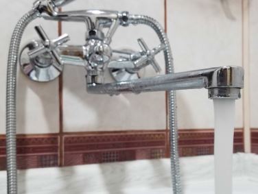 У Чернівцях водоканал є, а фахівців, які могли зробити діючий фалос Євдокименка, немає 