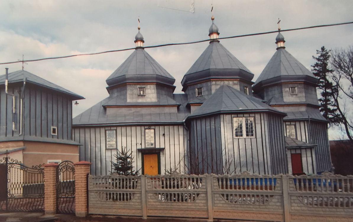 У Михальчі прихильники ПЦУ та УПЦ знову не поділили ключі від храму Успіння Божої Матері