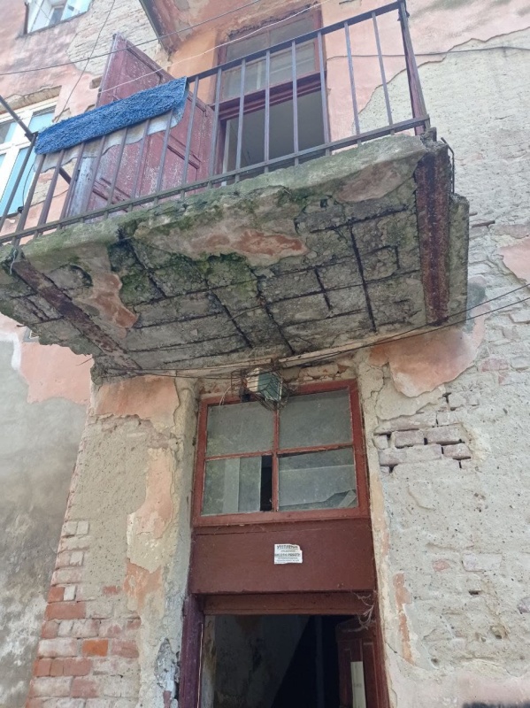  Кушнірик дав зрозуміти мешканцям історичного будинку на вулиці Горького, 15, що ні управлінська компанія, ні міська влада ремонтувати його не будуть