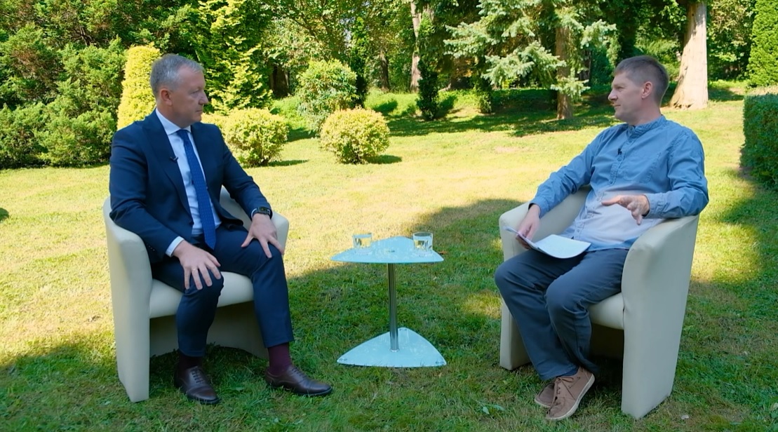 Голова Чернівецької ОДА Сергій Осачук розповів про відносини з новими головами територіальних громад, чи вакцинувався він від COVID-19 та відповів на інші запитання 