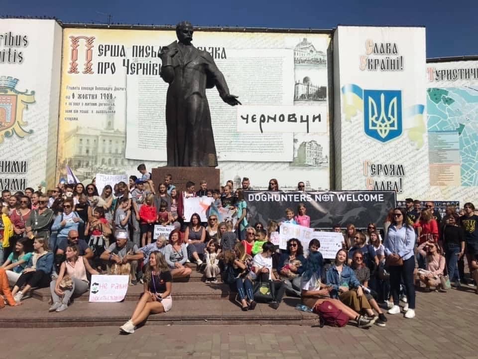 Чернівці виходять на Всеукраїнський марш за тварин