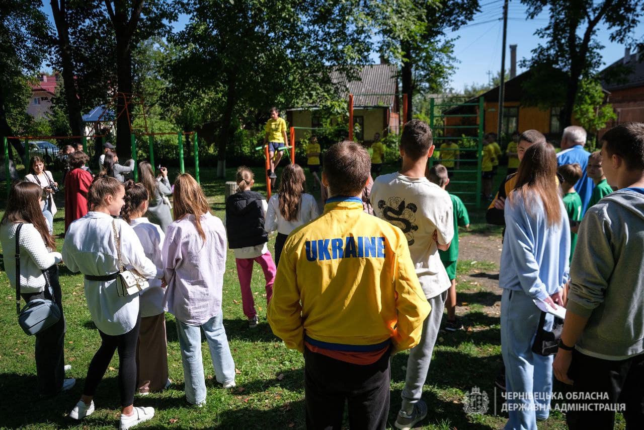 Здорова Україна: на Буковині створили вісім Активних парків для занять спортом і відкрили новий стадіон у Чагрі