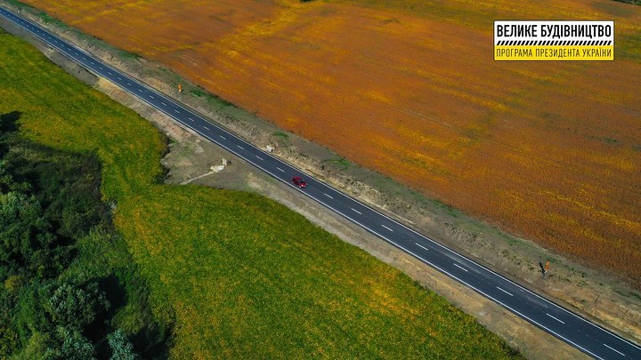 На кордоні з Румунією повністю відновили 5-км ділянки дороги, що веде до КПП 'Дяківці' ФОТО 
